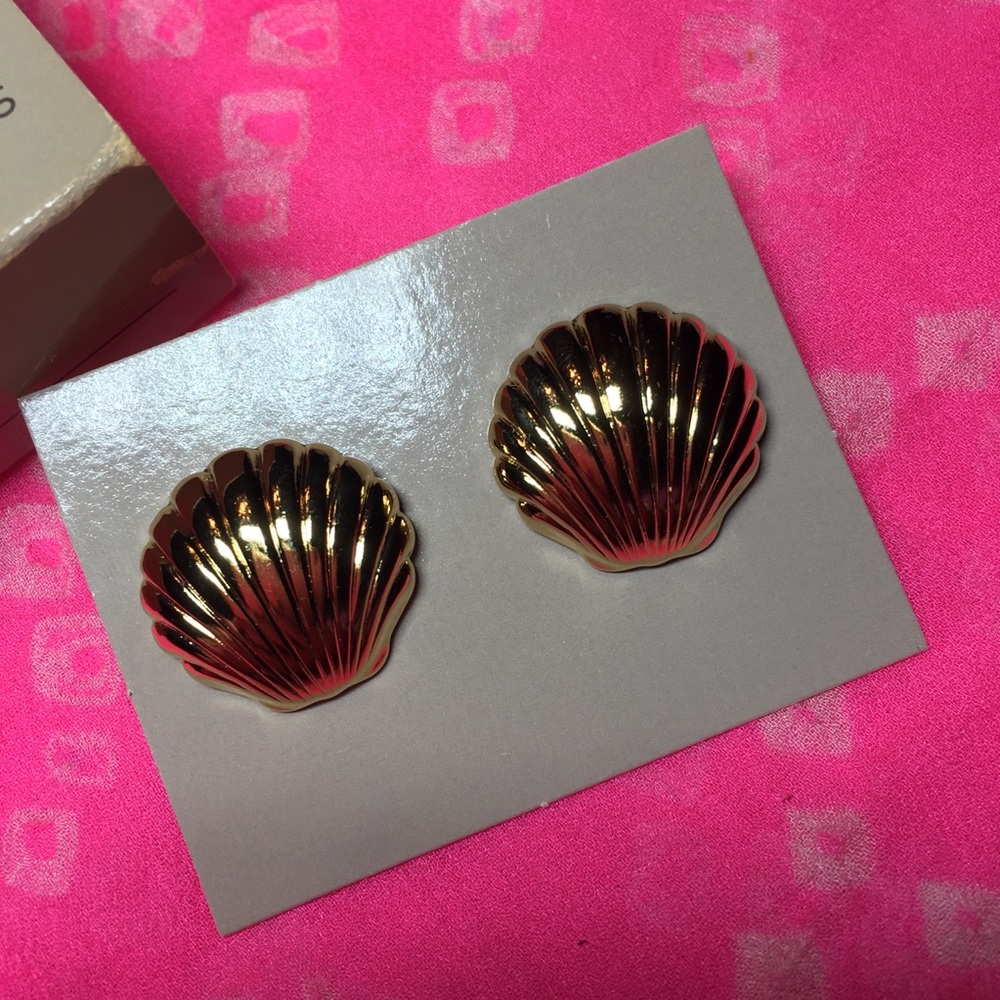 NIB vintage 1986 scallop shell earrings